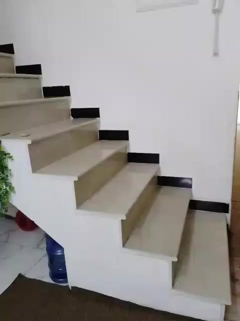 السلام عليكم بيت ١٠٠ متر قاطين حي الرئاسه معمل الغاز نهايته شارع عشرين بالاخير تفاصيل اتصل ***********
