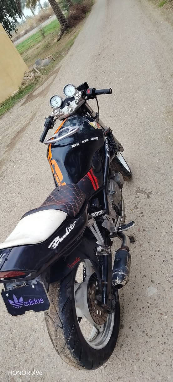 سلام عليكم باندة ربع دراجة حلوة وشقالة ترايك وين متريد كزوز رياضي نص مكينة مال حاوية بس كور بلادي اريد مراوس ب ايراني المكان اطراف الشعلة ببراهيم ابن علي ***********
