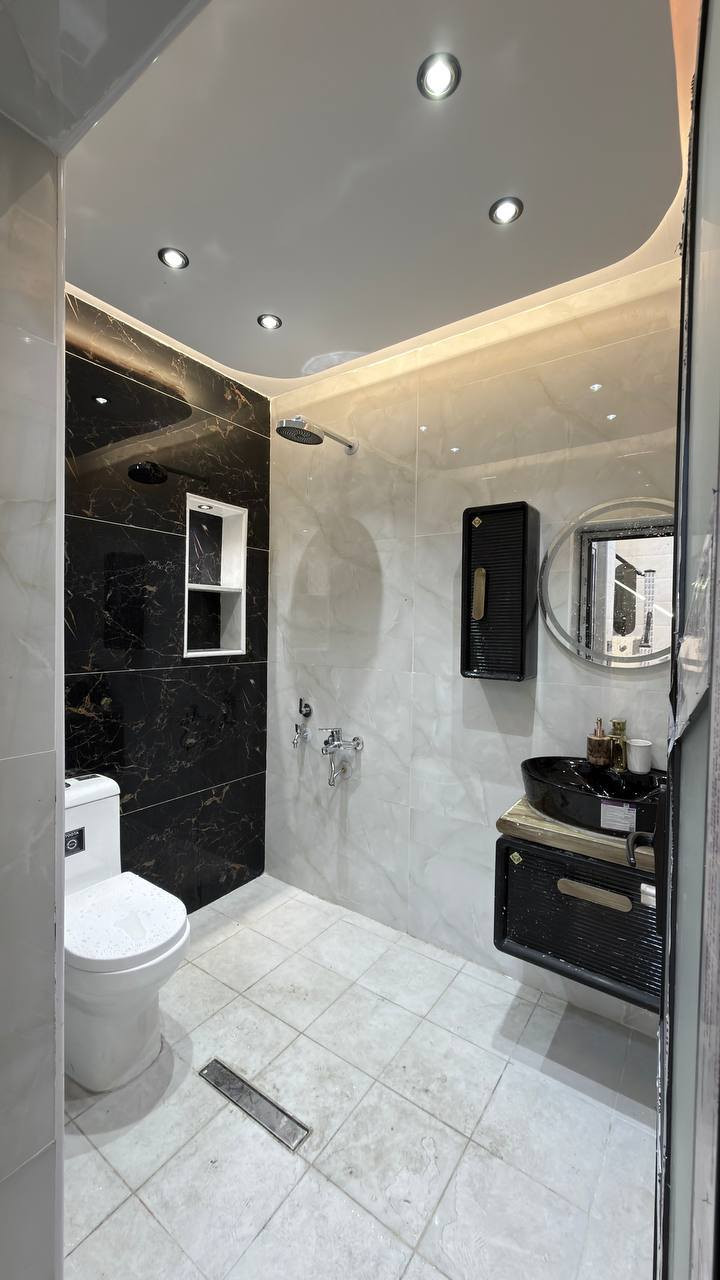 مشتمل للبيع مساحة 55 متر بناء حديث
حي الجهاد ضباط مقابيل العاب جنة الكرخ 
محتويات 2 نوم صالة مطبخ صحيات عدد ***********
