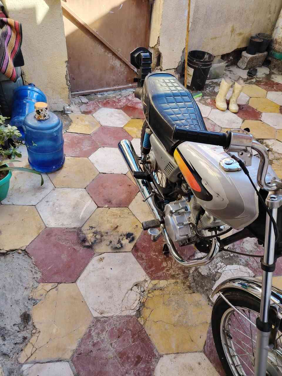 السلام عليكم دراجه كلك مكينه 24 مكاني الديوانيه للبيع الديوانيه ال حمد السعر 375 وبيها مجال كلك كلك


**إذا كنت صاحب هذا الإعلان وتريد حذفه لأي سبب، رجاءا أرسل رسالة إلى الدعم الفني**