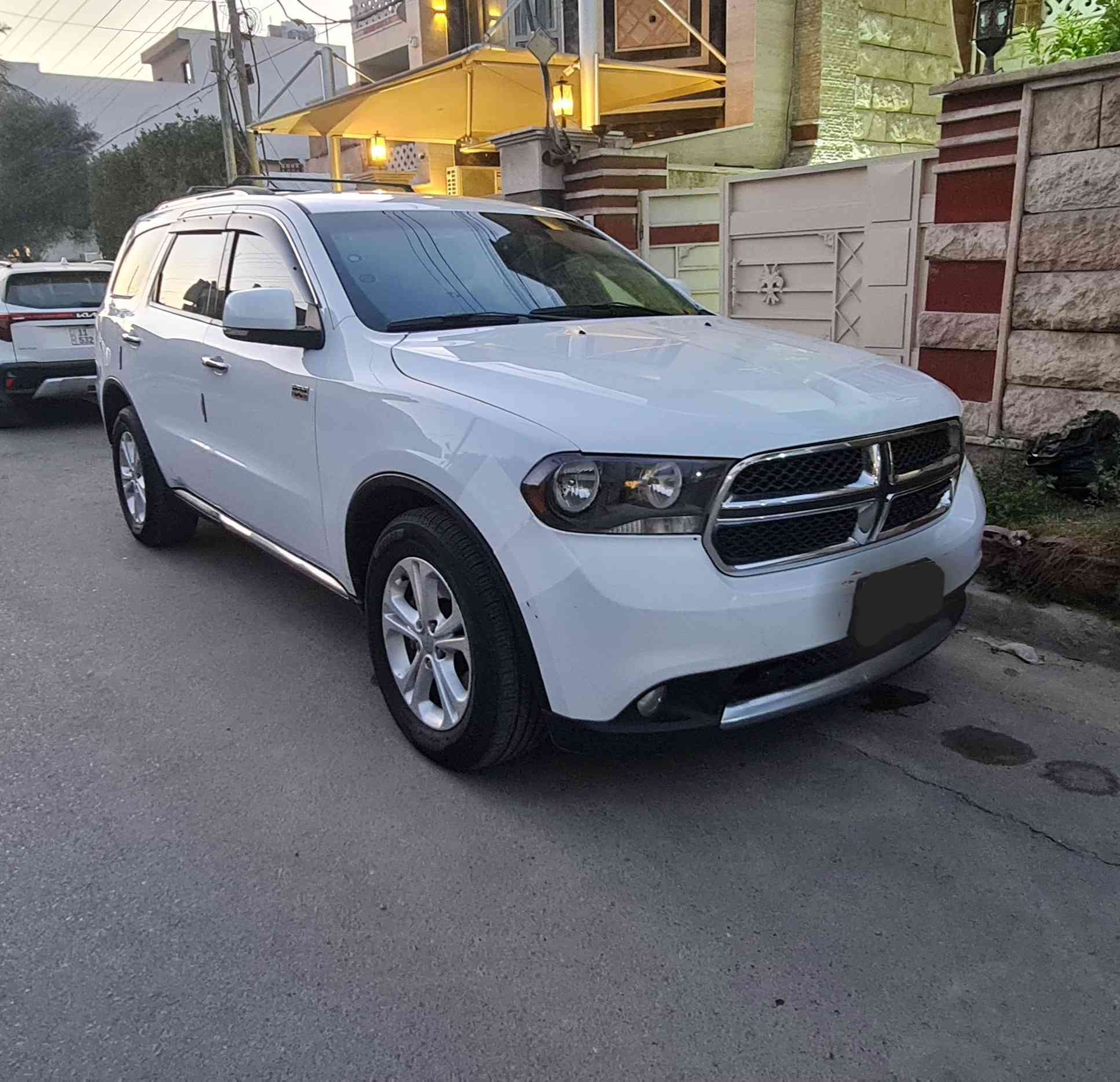 السلام عليكم
من رخصة الادمنية المحترمين . 
دوج دورنكو خليجي ٢٠١٣  السيارة ادوات ادوات حاوية سيارة على وضع الشركة محرك هيمي كير ومحرك كفالة . غرفة جلد رصاصي جديدة جدا . كشنات كهرباء اشارة بالمري والمري قلاب . صدر امامي وخلفي جديد وتخم تاير جديد . مكفولة من الكص والحادث والعشائر . قطعة صبغ وحدة . مكان السيارة بغداد السيدية . للاتصال 
*********** . بيع فقط بدون مراوس والسعر ١٠٥ $ .
