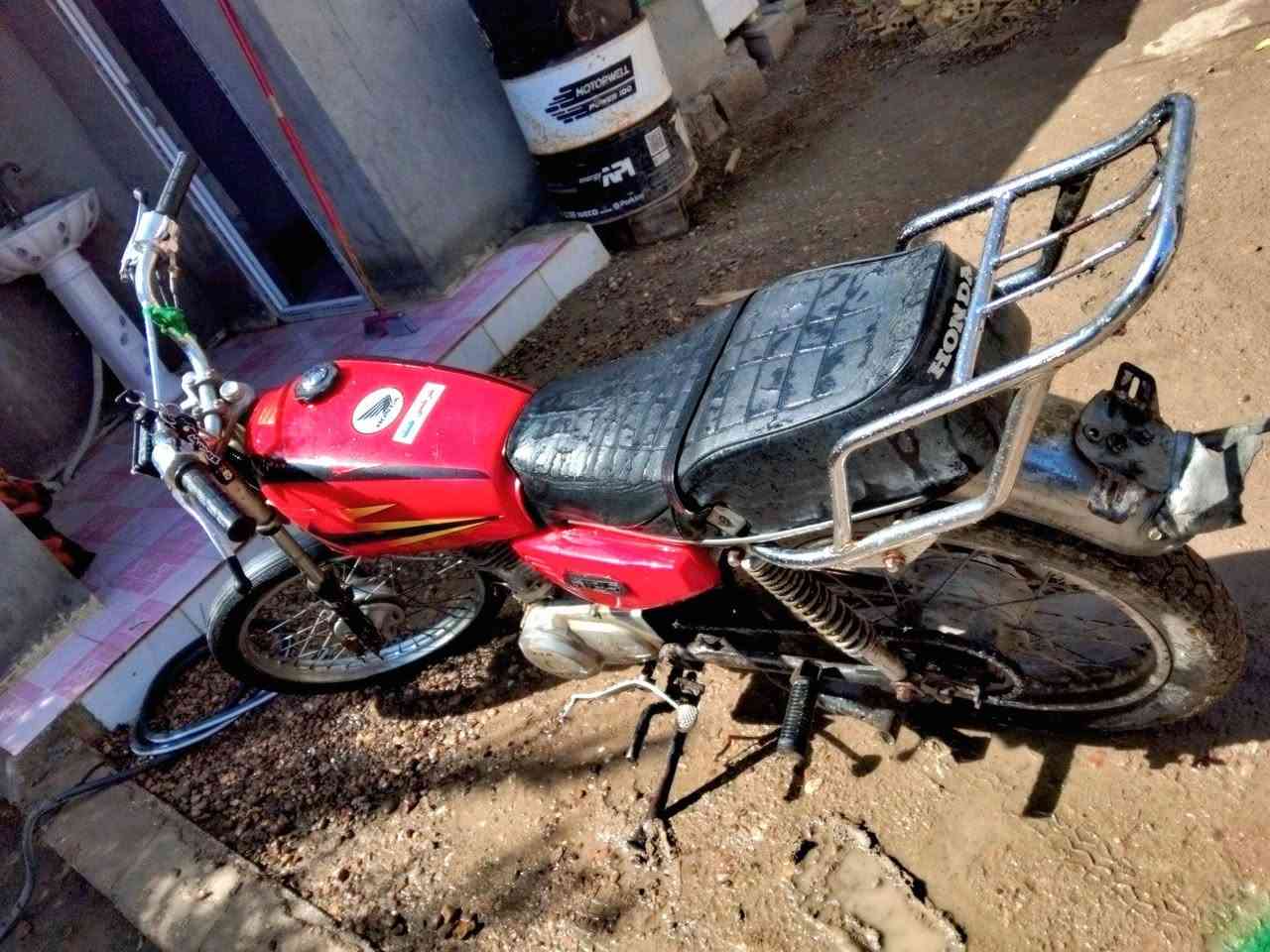 السلام عليكم دراجه البيع كلك مكفوله من الصرقه مكان كربلاء المقدسة الحسينيه 
السعر 300وبيه مجال 
الطيبين التواصل 
***********
موجود واتساب 
خاص مفتوح 
الشراي ينتصل
