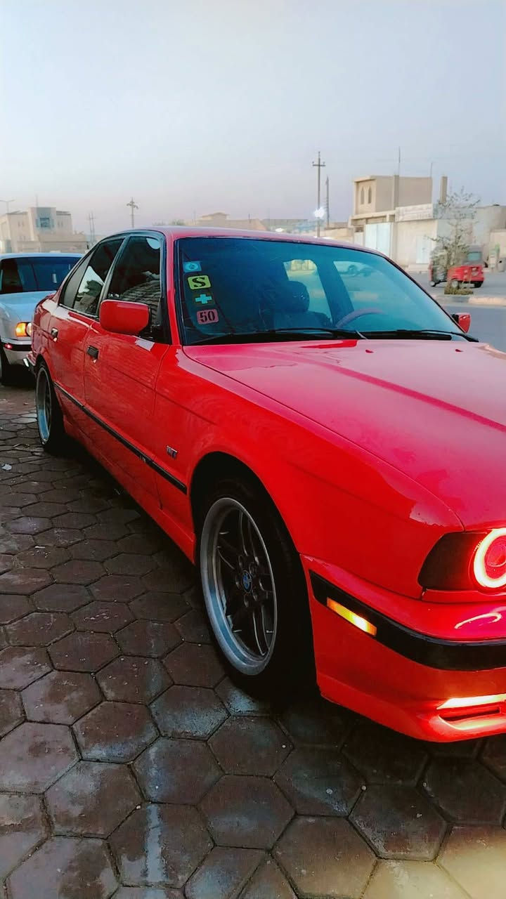 السلام عليكم سياره  BWM للبيع
موديل 92 رقم بغداد
الون احمر دم الغزال
محرك مسكر فانوص 525
كير عادي مكفولات محرك وكير
تبريد بس غاز عوزه
تتفئه شغاله
فتحة قماره طكتين
تخم تاير جديد ويل ام
الداخل جلد كشنات مخمل
بطاين جلد نضاف
سياره خير من الله
كهربائيات كلهة شغاله
السياره تعمير جديد وكلهه ام معدله
سعر 57 وبيهة مجال
العنوان واسط نعمانيه
رقم الهاتف***********
