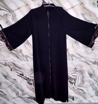 عبايه خليجي قماش اسود فاحم درجه اولئ ومتوفر كل القياسات السعر ٢٥الف وا...