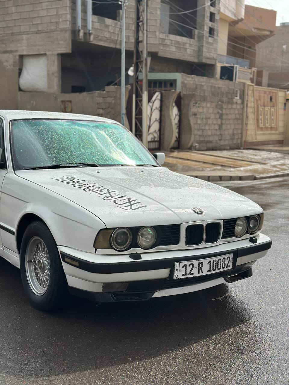 السلام عليكم سياره بي ام للبيع 525 اصل وفصل مكينه وكير حيل نضاف لاصرف ولانفخ موديل 91 تبريد قطعتين ❄ ثلج جامات كهرب سياره بدون ضرر صبغ جماليه فقط تخم امامي وخلفي كلو نضيف تخم خليه وتايرات جديده كهربائيات كلها شغاله لايتات زينون غرفه السياره جلد جديده رقم نينوى دولي سنويه وهزه جديده شرط الوكالة والتحويل مكاني موصل حي البكر للتواصل ع الارقام التاليه *********** 
***********
