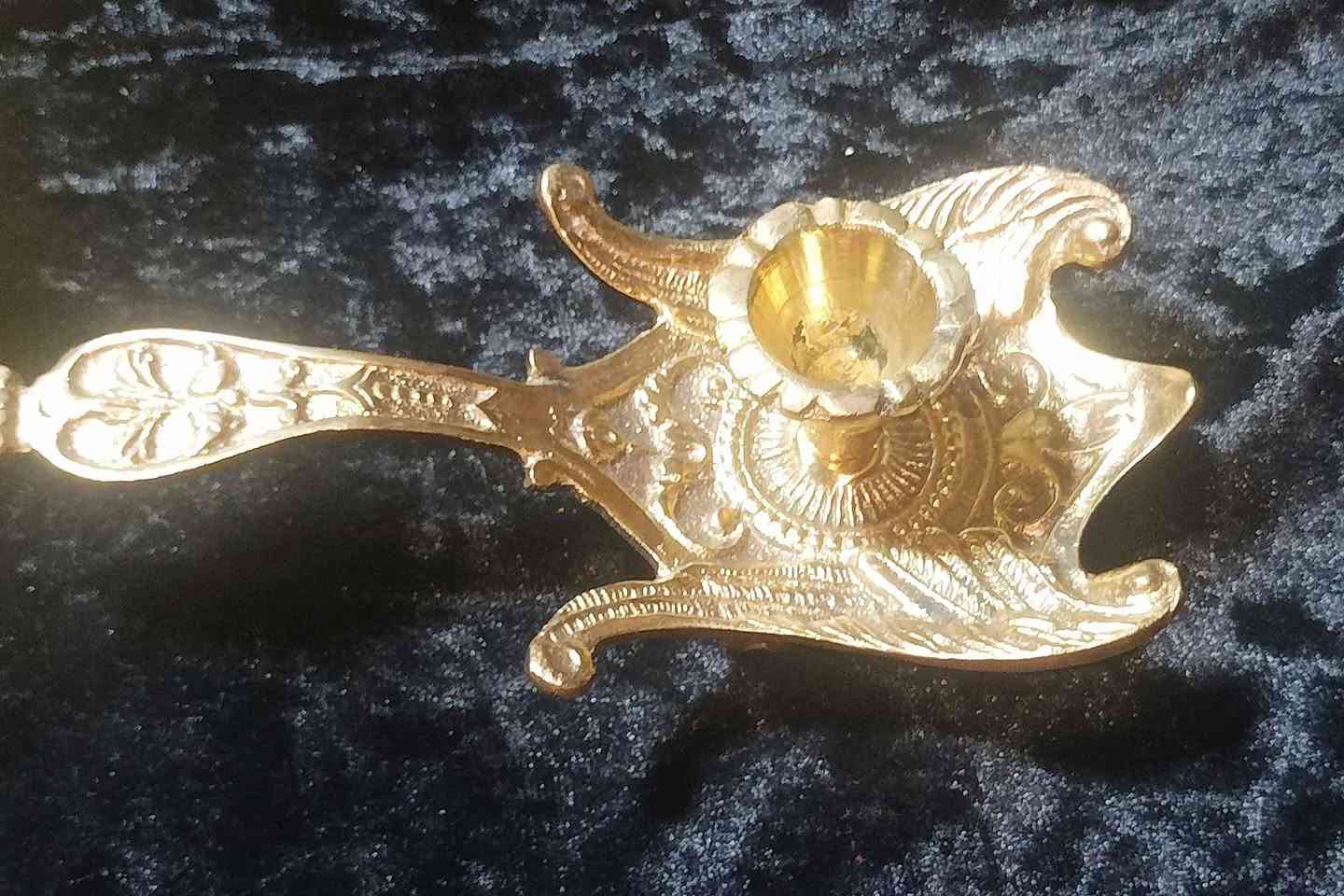 شمعدان نحاس ملكى فك وتركيب حالة فوق الممتاز حجم كبير وزن تقيل التفاصيل بالصور القاهرة, مصر


**إذا كنت صاحب هذا الإعلان وتريد حذفه لأي سبب، رجاءا أرسل رسالة إلى الدعم الفني**