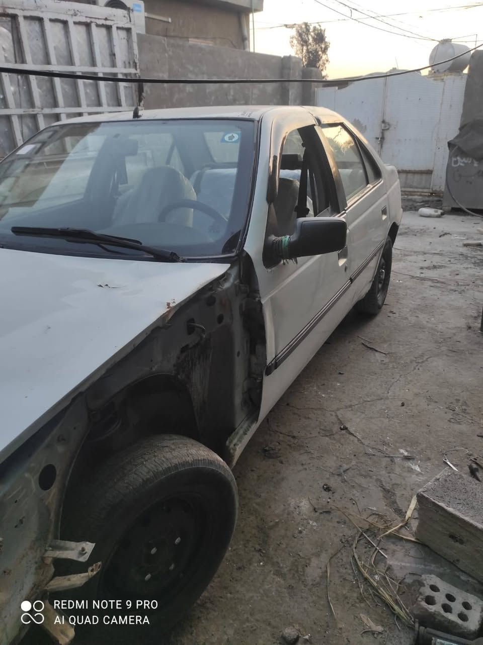 سلام عليكم بيجو روى 2010 بيها حادث بچم عوزها بچم وتبريد بس. كير محرك بچيس غرفه جدا نضيفه بيها شواصي معمره من جوه الرجل بليت 3 ملم انسى شي اسمه شاصي بعد  كهربائيات وضفيره نضيفه جدا ماشيه 180 رقمها بغداد انگليزي بسمي اخوان ابيع كوم حديد انه وياك بس ابصملك لاتخابرني وتگلي شبيها مابيها ذكرت كلشي سعرها 21 وبيها مجال حگ الجيه مكان السياره بغداد *********** واسف على الاطاله❤️
