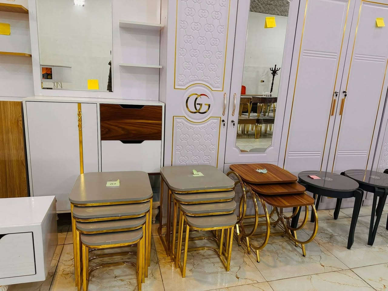 اهلا وسهلا بكم زبائننا الكرام نقدم لكم مجموعة متنوعة من الأثاث الحديث بأنسب الأسعار للحجز مراسلة الصفحة متوفر توصيل ***********
