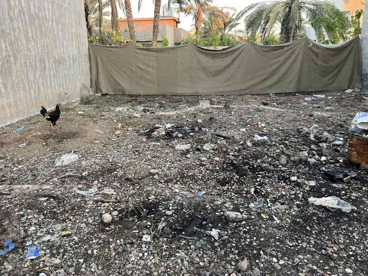 للبيع قطعة ارض زراعية 
المساحة ١٥٠ متر 
الموقع - جمعية الامام - خلف محلات حجي رضا للسيراميك 
محتويات الارض 

الواجهه ١٠ متر 
بيه رباط وخريطه كامله 
غرفتين نوم 
صاله 
استقبال 
مطبخ 
كراج 
تبليط وخدمات ومجاري 
للاستفسار 
*********** - ***********
