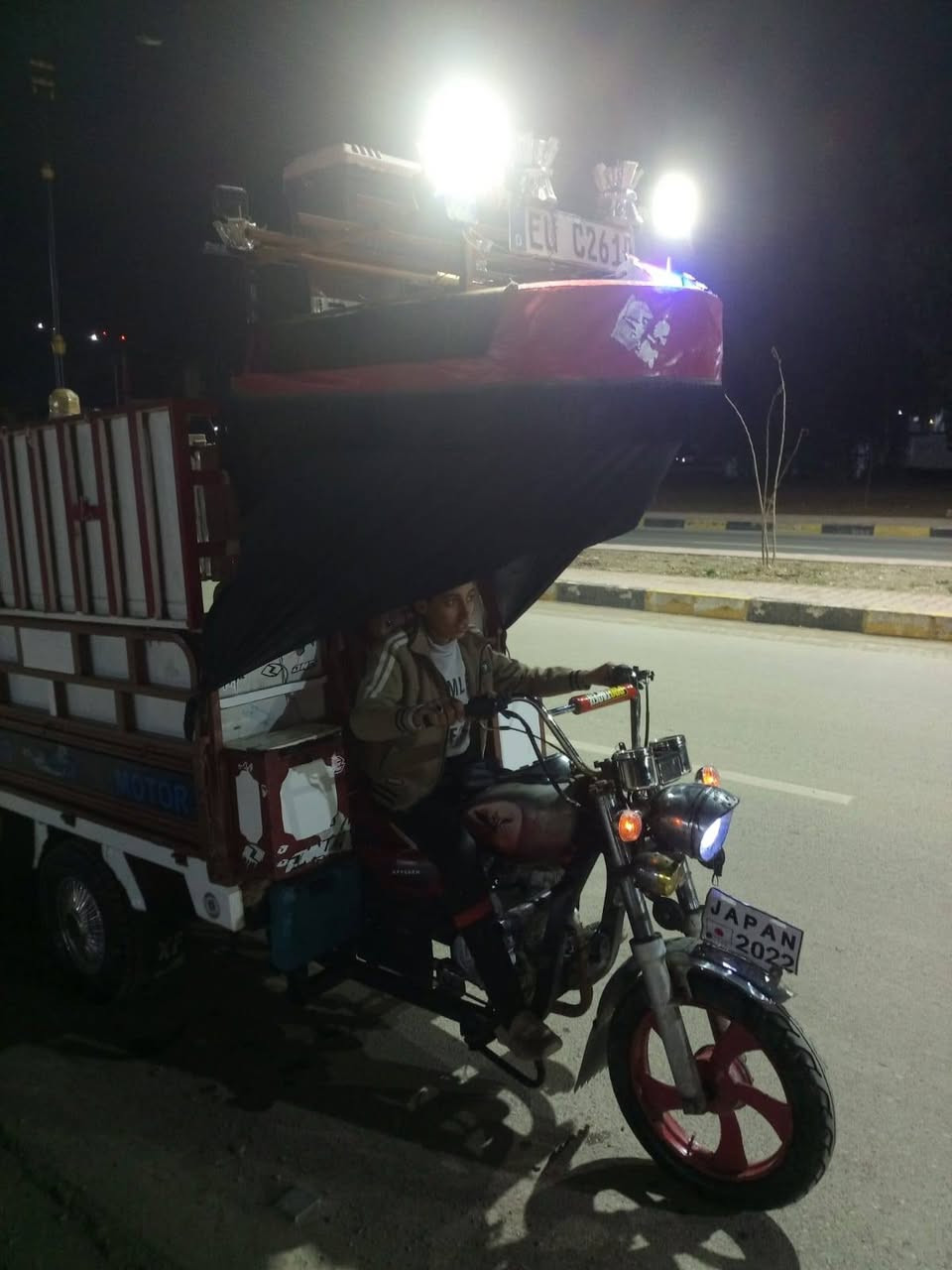 ستوته للبيع 2018 محرك 2025 السعر 1,400 بها مجال ***********
