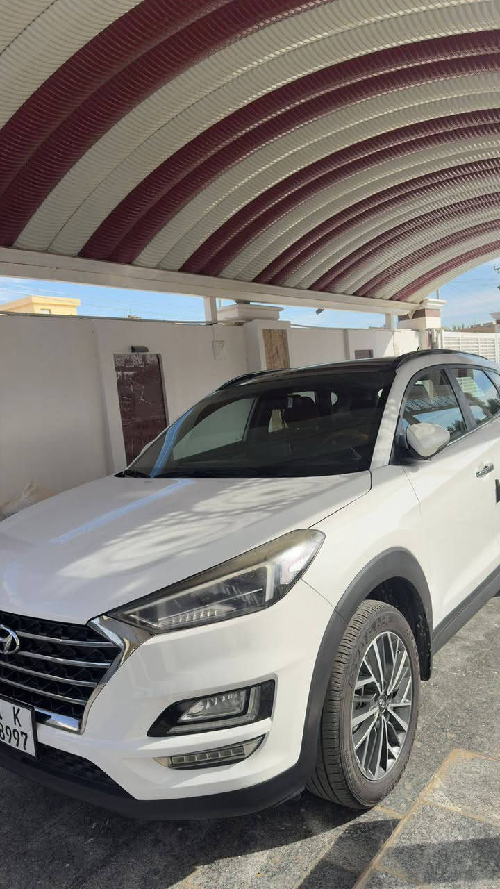 سلام عليكم
توسان
موديل2020 خليجي وكالة الكاصد
ماشية110الف حقيقي 
بصمة تشغيل+ابواب 
حجم المحرك 4 سلندر 2000
الداخل صاج كامل بلادي 
فول بانوراما طكتين
لايت 5 عدسات شاشة كبيرة تدعم كار بلاي
حساسات مري شفط انضمة قياده 3 سبورت نورمل ايكو كامره خلفيه دواره تبريد قطعتين رقم مميز لايت لد امامي خلفي ويل حجم 18 كراسي كهرباء سايد بريك بلرجل مثبت سرعه بصمات ابواب اشارة ترحيب عند الاقتراب من السياره 
(ملاحضة) 
السياره بيها بارد ع كد جف الايد بل بنيد اثر طابوكه غيرها السياره مكفوله من البجم للدعاميه 
السعر (220) وبيها مجال بسيط 
للاستفسار -***********
مكان السياره الانبار الحبانيه .
