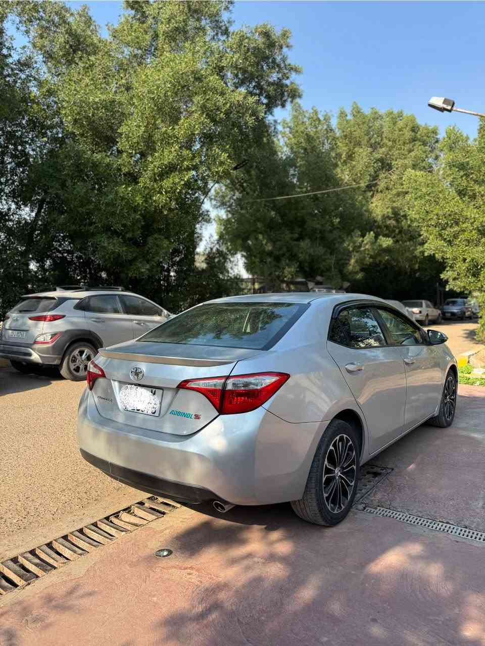 تحيه طيبه…..
للبيع تويوتا كورلا موديل 2014 
وارد امريكي مواصفات S
ماشيه 94 الف ميل حقيقي 
رقم بغداد مشروع وطني وبأسمي شخصياً 
(ضررها جاملغ خلفي بارد فقط وبالعراق صار بيها شويه بارد بالجاملغ الامامي بدون دواخل بدون ايرباك السياره وبچم كبس ايضاً)
السياره مال بيت وعليها صيانه كامله من كلشي وممخلي بيها اي نقص 
مكان السياره ديالى المقداديه 
للاستفسار ***********
