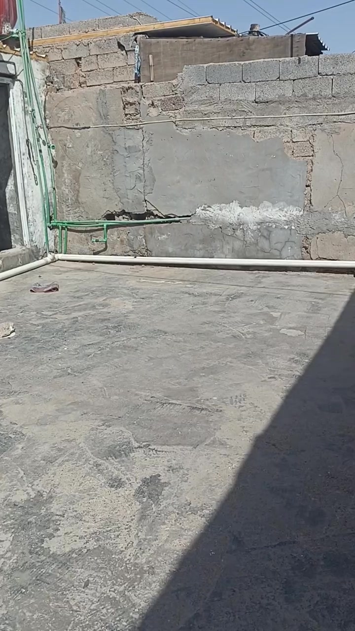 السلام عليكم بيت حواسم للبيع قرب بيت هلال يم مدرسه بيت جاهز جيب غراضك وتكعد بي غرفتين وصاله ومطبخ ومخزن وصحيات ماعوزه نقص للستفسار والتفاصيل والسعر الاتصال على الرقم ***********
