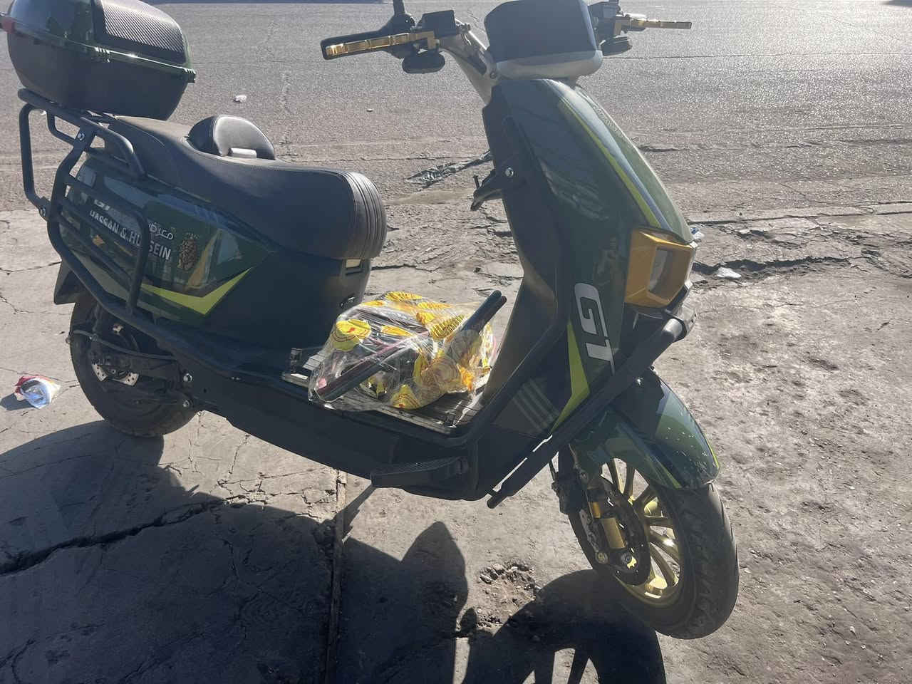 للبيع شحن 6 بطاريات ماشية 7000 
دراجة جديدة ومضمومة صارلهة 8 اشهر عندي كلها شغالة مكانها بلديات 
سعرها 550 وبيها مجال 
***********
