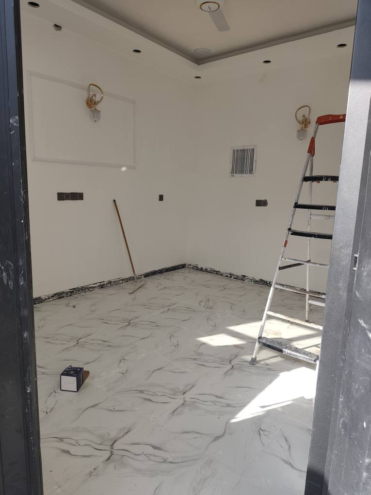 السلام عليكم دارين للبيع طابو زراعي سند 25 كل دار المساحه 107 يحتوي الدار علئ 4 غرف �صاله استقبال مطبخ مجمع صحيات خدمات كامله مي كهرباء مجاري تبليط الموقع بعقوبه المركز مقابيل الديري للستفسار /***********
