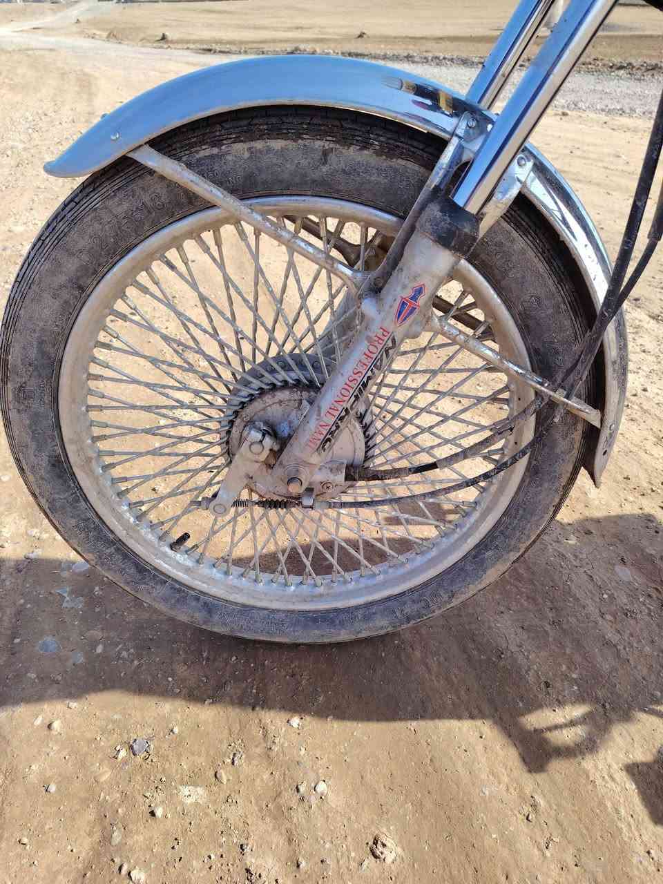 السلام عليكم 
ماطور للبيع نظيف جدا وزن ثقيل موديل 20محرك شرط ما مفتوح منفيس كهربائيّات كلها شغاله عدادات شغاله ماطور نظيف ال سعر 450وبي مجال 
العنوان الشرقاط الايسر قريه عويجيله 
***********
