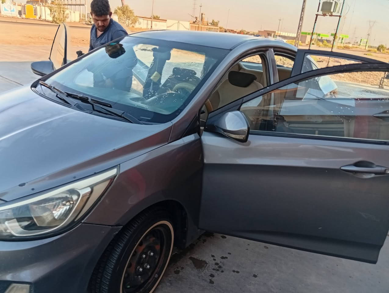 السلام عليكم اكسنت خليجي  موديل 16 مصبوغة عام محرك 1400 كير اوتو سيارة كاملة مابيها اي نقص تبريد كهربائيات كير محرك خير من الله 
 السعر 75 وبيها مجال العنوان  ديالى   خان بني سعد.       ***********
