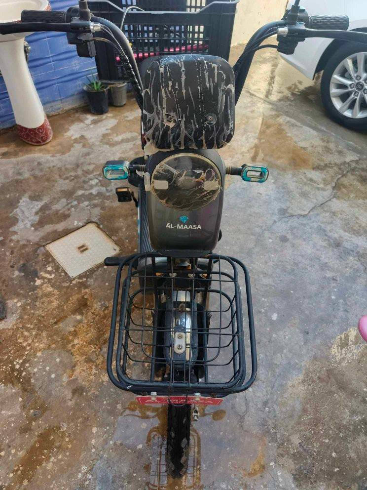 عندي دراجة شحن بعدها جديدة وتاركها صار اشهر
رايدها قفل ب ٢٧٥ الف
***********

الصقلاوية
