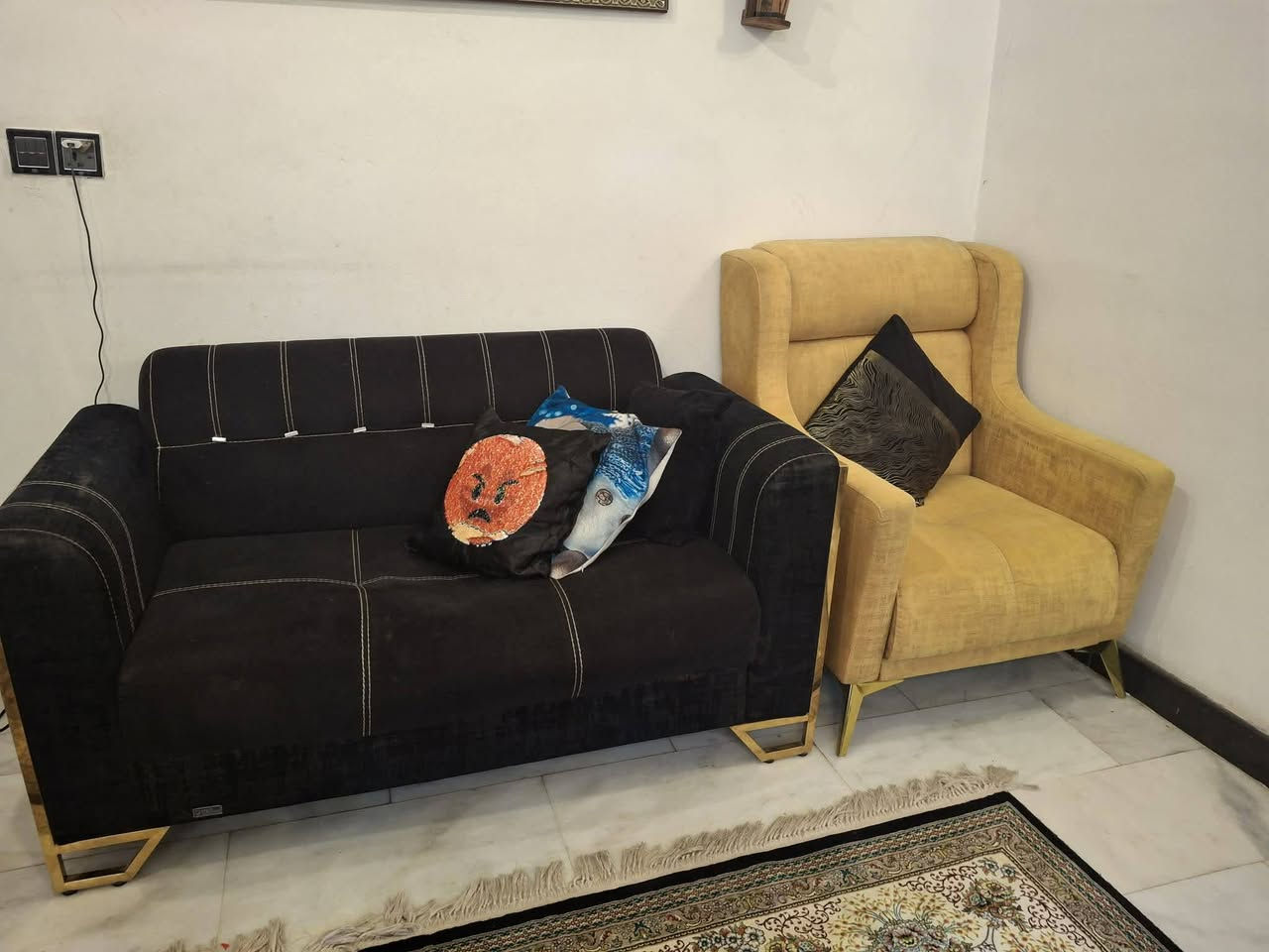 اغراض منزل للبيع بسعر مناسب بغداد حي الجهاد 
تخم قنفات ٧ كراسي + طبلات مع طبله وسطيه عاليه المتانه + طبله وسطيه ايضا تنفع ميز تلفزيون .
سعر قفل ٤٥٠
***********
