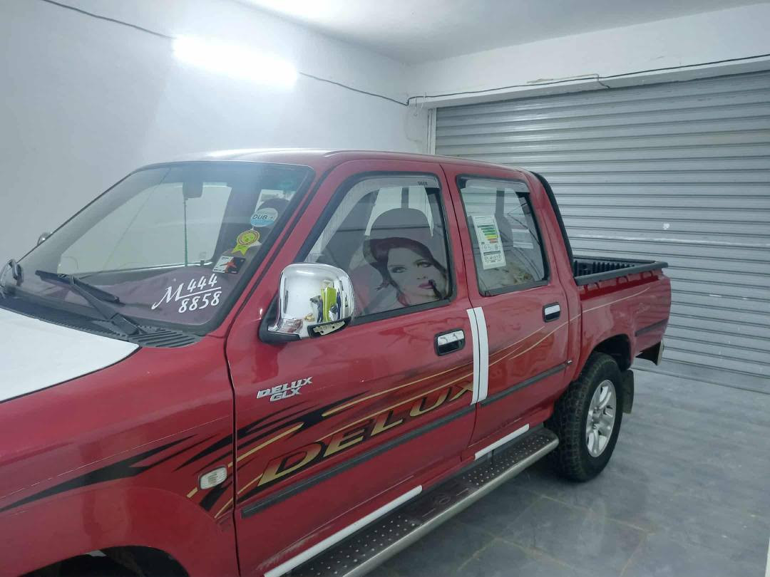 پیکاب دێر مۆدیل 2012 بەس دەرگایی پشت سایەق کەمێکی سبوخە تاخم پێش و دوا لۆکە چوار تایەیی تازەییە گێر و مەکینەیی بەشەرت مەکینەیی نەکراوەتەوە تەبرید ساردو گەرمی ئیش ئەکات  یەک دینار مەسرەفی تیا نییە کارەبایی گشتی ئیش ئەکات ماڵی دۆستە سەنەوی بەسەرچووە بەشەرتی تەحویل و غرامەیی تیا نەبێت 
***********
*********** كركوك, العراق
