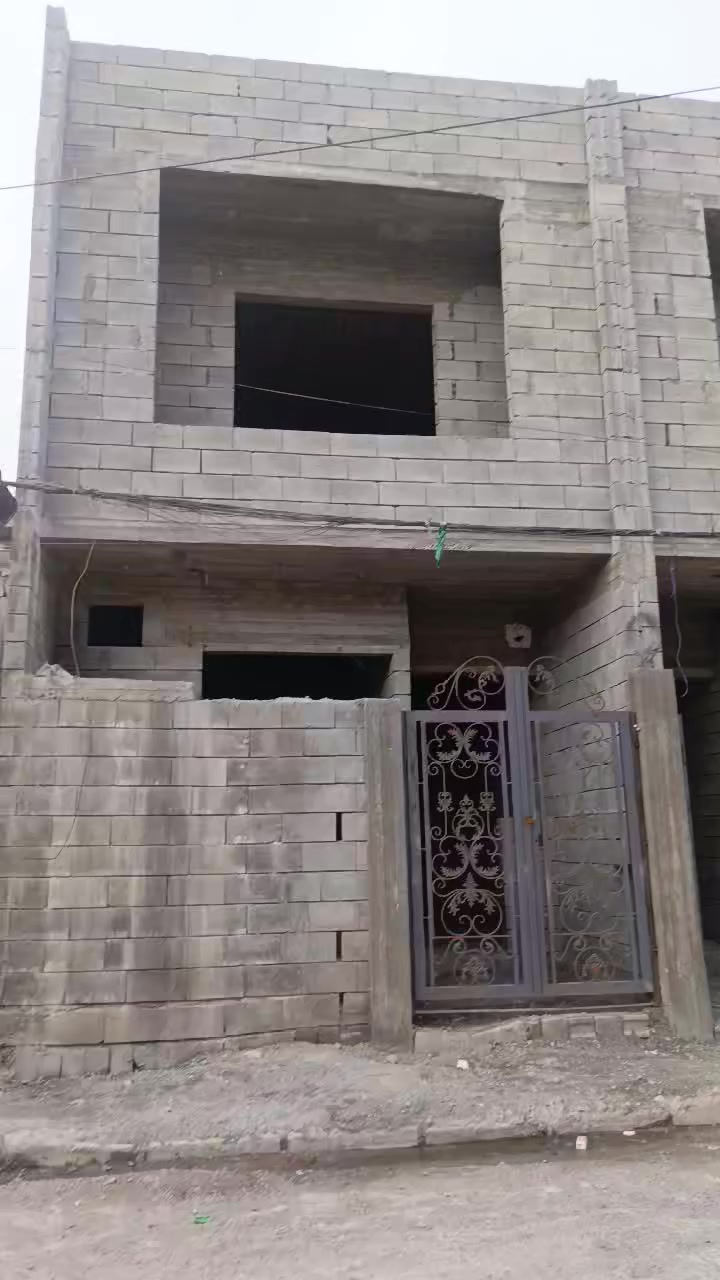 السلام عليكم 
هياكل عدد اثنين للبيع في حي الانتصار مساحة كل واحد منهم 55 متر طابق ونصف يتكون من غرفتين واستقبال ومطبخ ومشتملات اتجاه قبلة العقار سكني شرط التحويل من الممكن بيع هيكل أو دار كامل حسب المواصفات المطلوبة
للطلب والاستفسار يمكنكم التواصل معنا مكتب الشلال للعقار على الأرقام التالية 
***********
***********
