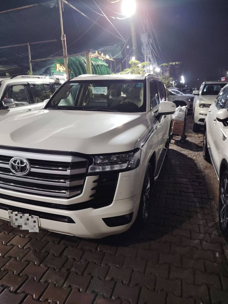 السلام عليكم بيع او مراوس
لاندكروزر 2022 توين تيربو ساز شاشات وتطبيق
خليجية مكفولة كفالة عامة ماشية 46000 رقم بغداد الجديد بأسمي 
العنوان بغداد/ معارض الگريعات 
صاحب السيارة ***********
