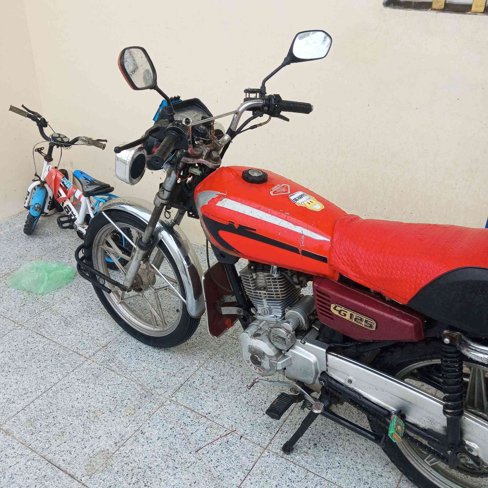 موديل 2019
اوراق كامله 
400وبي مجال 
كله شغال نكره سلف 
***********
