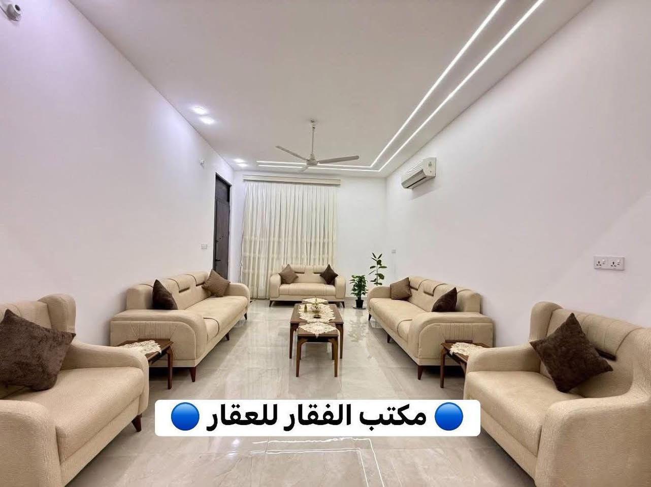 السلام عليكم 
دار للبيع 200م 
 سند 25 تحويل مباشر 
يحتوي على 🔵
غرف نوم 2 - صاله - كلدور - مطبخ بارد + حار - مجمع صحيات 3 - كراج - حديقه 
الخدمات 🔵
ماء - كهرباء - شارع تبليط 10م - انارة ليلية

الموقع 📍
مجمع البوابه السكني - طريق حله ديوانيه - مقابل منطقة المعيميرة 

للاستفسار عن أي عقار يتم نشرة
      مراسلة الصفحه او الاتصال على 
          *********** - عمار الربيعي 📞 
         *********** - فقار الجنابي 📞
