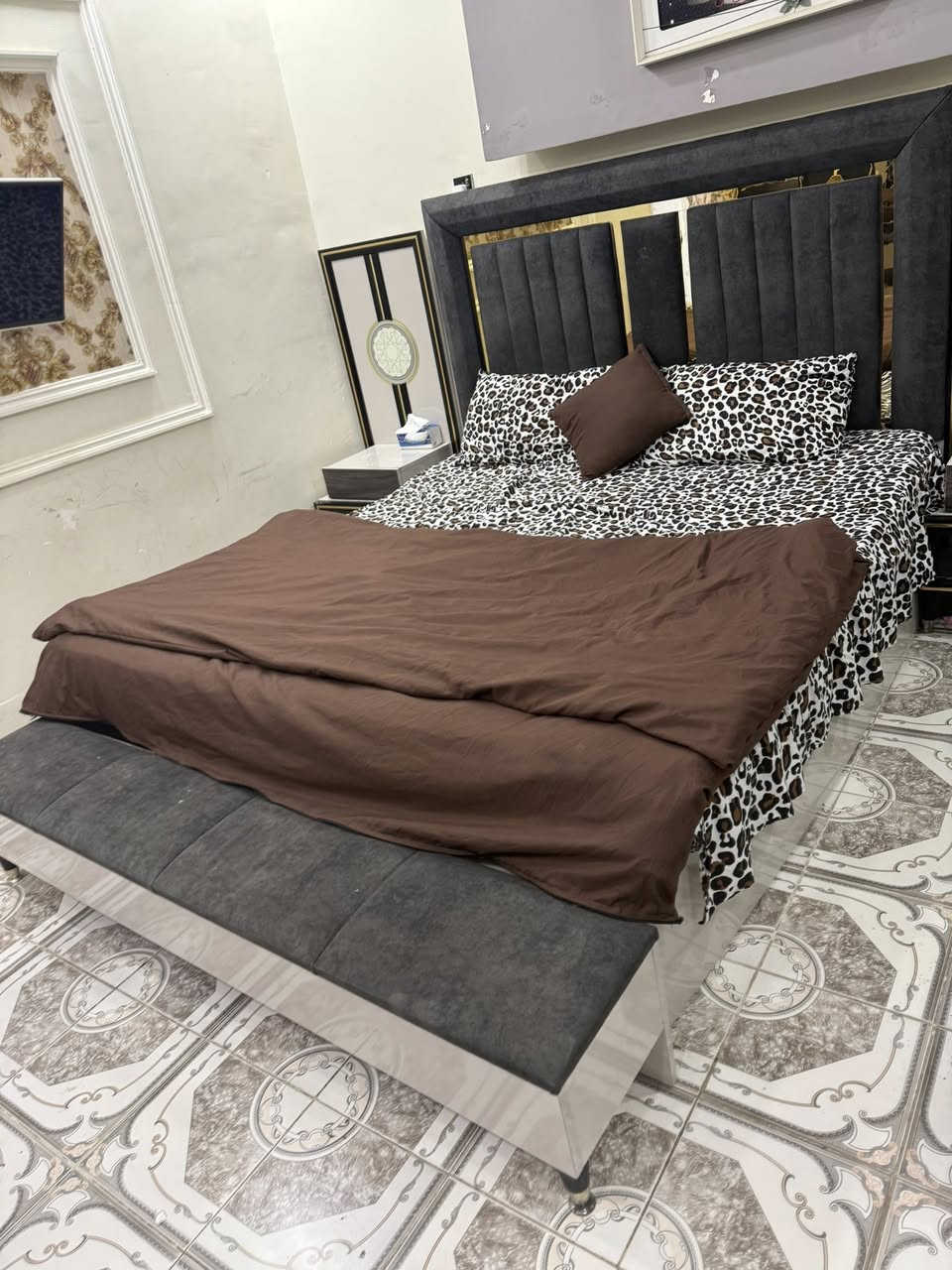 السلام عليكم
غرفه للبيع 8قطع للبيع
نضيفه جدا 
السعر٧٠٠وبيه مجال للشراي 
لاستفسار الاتصال على الرقم***********
