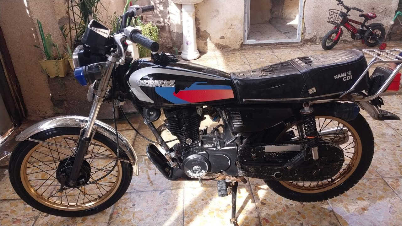 دراجه برفاز مديل 16 ادوات مكفول من السرقه رقم الشاصي و البليته موجوده بس ضايعات اوراقها الدراجه كلش حلوه مو نقصها شي ابد السعر 500و بيها مجال غير متواجد على الفيس رقم واتساب و اتصال  ***********
