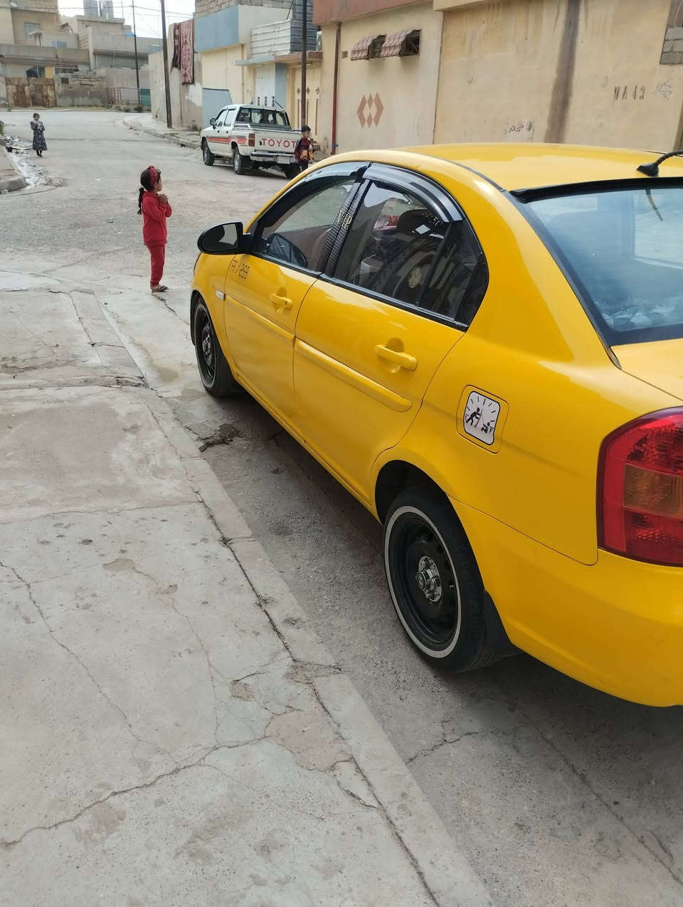 اكسنت موديل 9 ضررها جملق الخلفي بدون دواخل
كابون بنزين 
رقم ديالى بسمي 
شرط المحرك وكير
تدفئه وتبريد 
شرط التحويل 
***********
