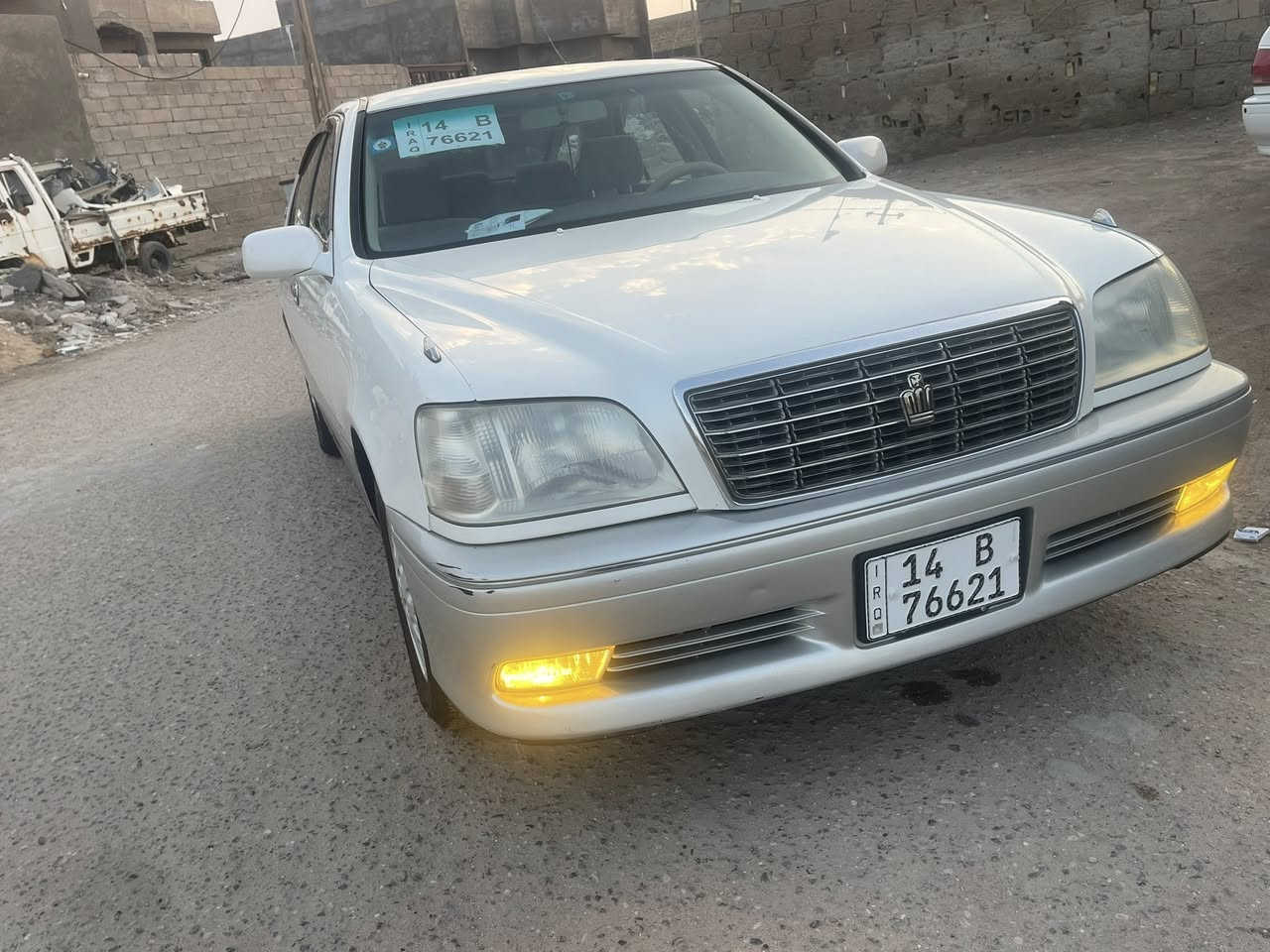 للبيع تيوتا كرون صالون رويال 2001 اصل عادية مو كرستال
اللون ابيض لؤلؤي محزم سيارة جديدة ماماشية بالعراق  مكفولة 
شاصي 175 محرك D4.3000 الكبير 
سيارة فول بطن 4 دكم 
ثلاجة وتبريد خلفي 
4 كشنات كهرباء 
ستيرن كهربائي 
بردة خلفية كهربائية 
مانع انزلاق تراكشن  
وضع سبورت 
عينة دبل شاشة ديجيتال وإلكتروني 
شاشة وسيدي جنجر 6 اقراص 
سيارة جاهزة وجديدة 
دخول جديد رقم بصرة الدولي الجديد تحويل ثاني يوم 
سيارة مزاد دولة تحويل بسم المشتري 
سيارة مكفولة 
مكان السيارة بصرة قضاء الفاو اخوكم هادي المنصوري سعر مناسب بالنسبة الخواتها اتصل وتدلل ***********
