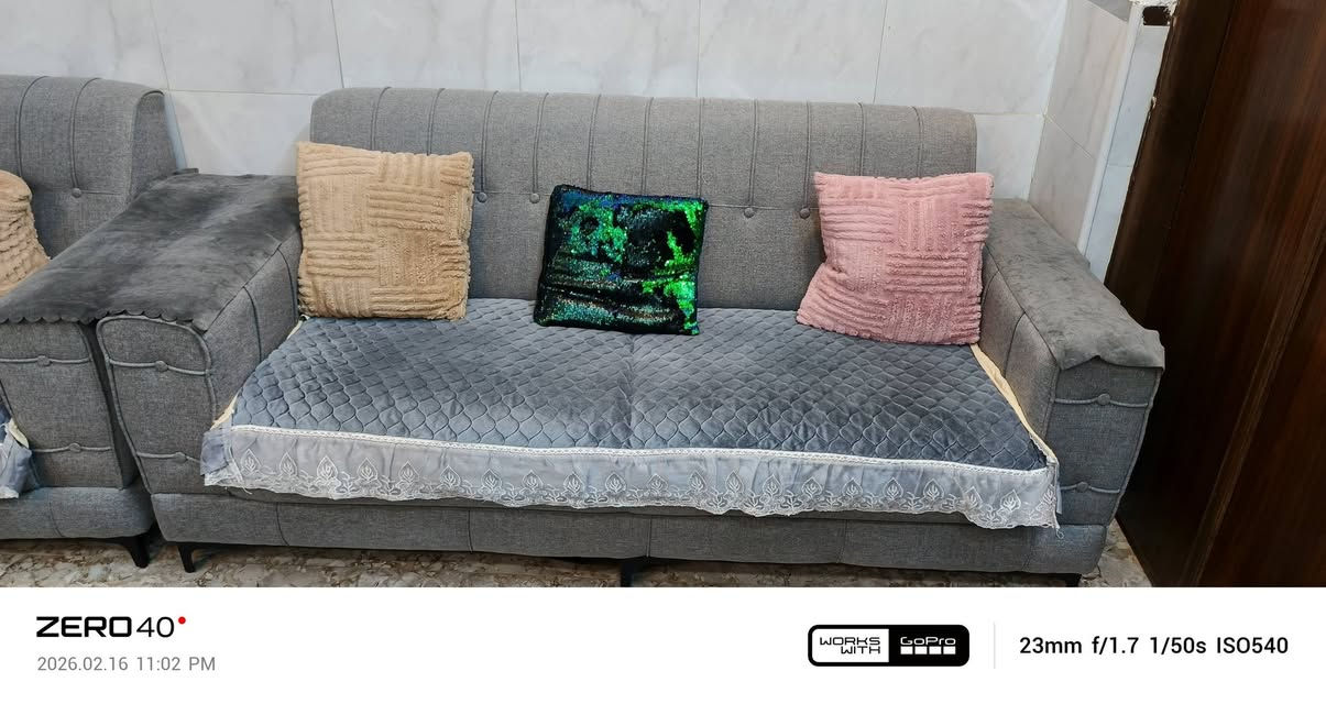 السلام عليكم تخم للبيع 10 مقاعد قماش كتان لون رصاصي نضيف جدا اخذتة ب800 وهسة اريد ابيعه ب550 وبي مجال للتواصل 
***********
