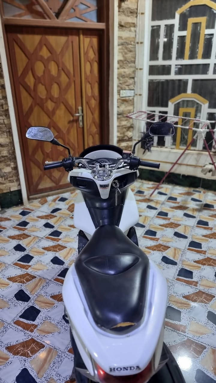 دراجة pcx ياباني موديلهة 16 جيل اول
جيل اول موديل 2016
مكفوله كله شغال
مكينه بلادي 
حرف A
باقي كله شغال 
🔑مكينه بلاديه ناعمه 
📍ديالى بعقوبه فلكة الأمين 
مكفل بنشر فقط 🎦
استفسار فقط اتصال أو واتساب 📳
***********  ➡️
