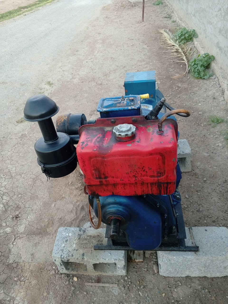 سلام عليكم للبيع مولد هندي 10 حصان 10 كيفي مولده جديده مستخدمه قليل مكان بغداد أبو  غريب الاستفسار تصال ***********
