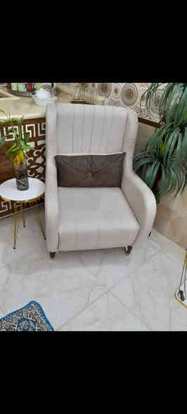 سلام عليكم تخم للبيع مستعمل 10مقاعد بي قنفه ل ثلاثيه رجلهه مكسوره العنوان كربلاء حي العباس السعر 300 للتواصل ***********
