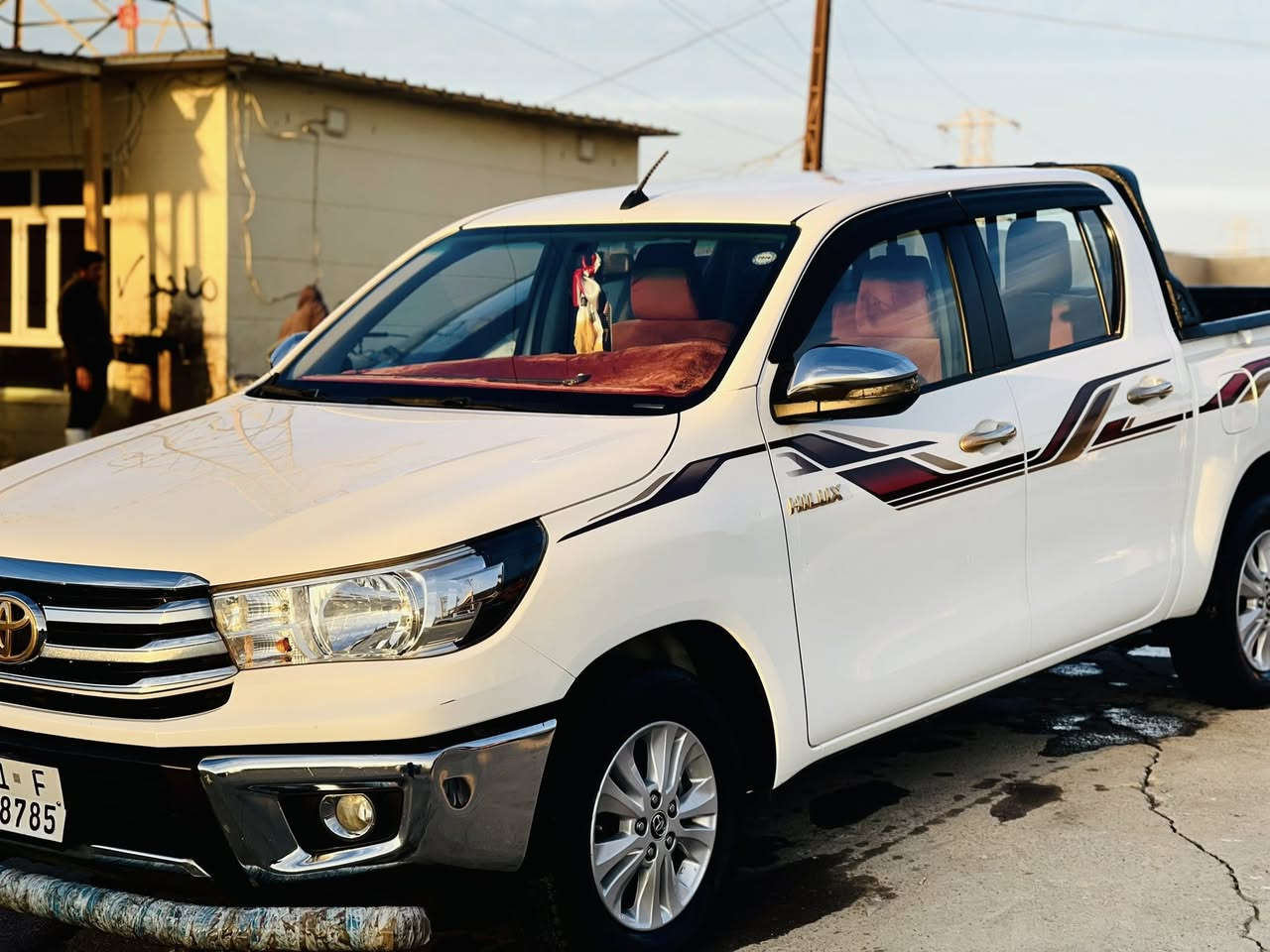 تـيوتا هايلوكس ( للبيع ) مديل 2019 GLXS
كويتي مذهب درجه اولى گير تماتيك ماشيه ( 120 ) 
رقم السليمانيه رقم دولي بسمي شرط التحويل +هزه جديده 
تبريد قطعتين ( ملاحظه = بيها رش قليل بالجاملغ الخلفي اتجاه السكن بدون معجون شرط اثر شخط بدون حادث  ) 
الــــــسعر ( 260 )وبيها مجال 
مكان السياره تكريت 
رقم المبايل : ***********
***********
