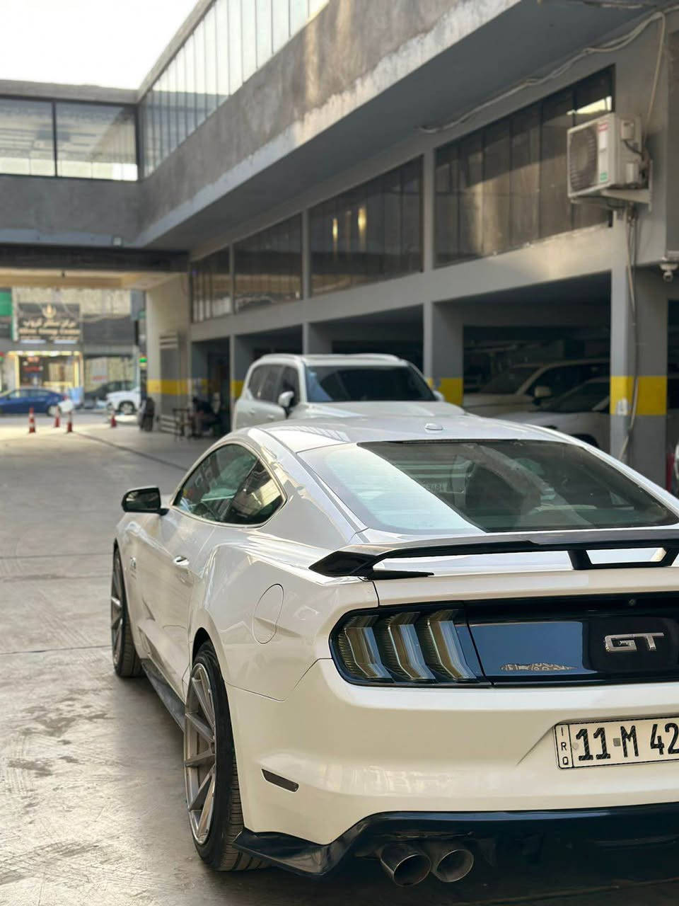 السلام عليكم موستنك 2016 GT 5.0 برميوم السيارة رقم بغداد بأسمي ماشية 72mi  السيارة نضيفة ومناقصهة شي المكينة كلش نضيفة ومعتني بيهة 
عليهة اضافات.
هدرز لونك تيوب spاصلي امريكي كامل وية الحجر الخاص 
اكس بايب ودبل تب بورلا كلة قفايص اصلي
دبات بورلا اصلي borla atak full exhaust
داون بايب 
شوتة air aid اصلي 
دركة كاربون ڤايبر 
عدسات الوان متغير 
دعامية شيلبي 
هزة جديدة مسويلهة يعني متسويلهة هزة كبل تحويل
السيارة بيهة ارباك بردة ومال رجل فقط 
حادثهة جاملغ خلفي بدون كص وبدون دواخل 
وبيهة جاملغ السايق وباب السايق بس مفتوح وراجعين مطبكي بدون قطرة صبغ ولا معجون لان مطخوخة من براكيت الدعامية طخة بسطية *********** كربلاء, العراق
