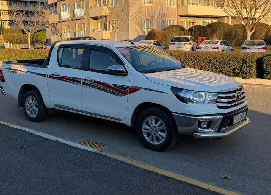 النوع: تويتا هايلوكس

الموديل :2025

المشي :23 الف فقط 

الكير :اوتماتيك 

المواصفات :بصمه تبريد كشنات شاحن لاسلكي مرايات شفط بصمه أبواب بنيد جكات سبير مانازل ساز ابو الضمان الحقيقي 

رقمها :سليمانية  دولي سنويه 
تحويل ثاني يوم بسمنه 

السعر :300$ بيها  مجال لشراي سياره بحال الوكاله استخدام شخصي 

مكاني ديالى/ المقدادية  ***********
