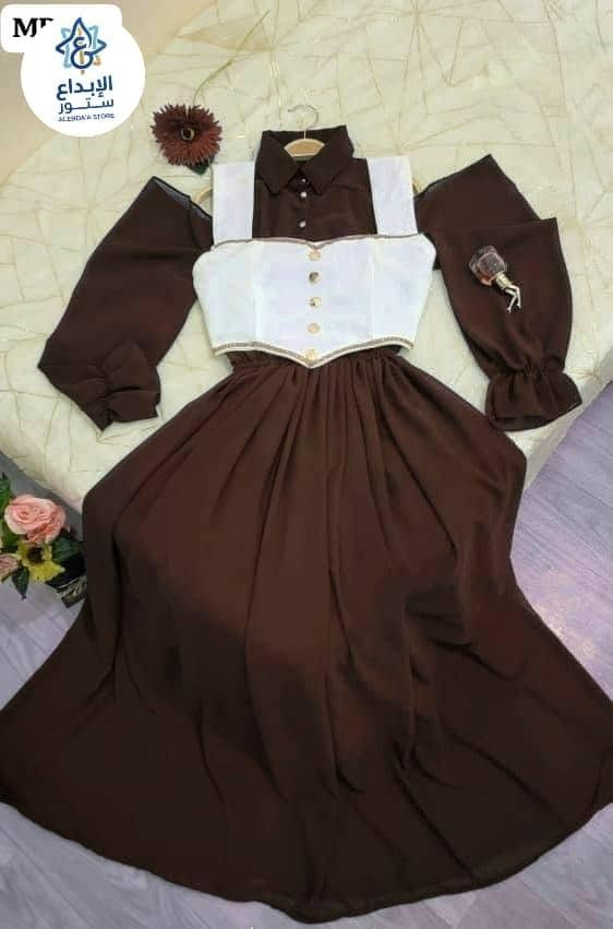 .*🛍️🛍️🛍️ جــــــــــــــديد اليوم فخـــــــامة بلا حــــدود 🛍️*
*🛍️✨ فستان “أناقة باريس” – موديل MP862 ✨*

*🛍️إطلالة راقية تدمج بين الفخامة.الأوروبية واللمسة العصرية ✨*
*🛍️فستان أنيق يخطف الأنظار بتفاصيله الدقيقة ولمعان كرستاله الفاخر 💎*

*🛍️الوصف:*
*🛍️فستان نسائي فخم مكوّن من قطعتين منفصلتين:*

*🛍️القطعة الثانية (القطعة السوداء): كورسيه منفصل بتصميم جذاب وفخم:*

*🛍️مزين من الأعلى بكرستال لامع يعطي لمعة فخمة على منطقة الصدر.*

*🛍️أسفله تصميم دائري أنيق يبرز جمال الخصر ويعطي لمسة راقية.*

*🛍️من الخلف رباط أنيق لتعديل المقاس وشكل الخصر حسب الرغبة*

-----------------------------------------------
*🛍️*المقاسات*
M
L
XL
XXL
-----------------------------------------------
┏━━ ✨ PRICE LIST ✨ ━━┓
🔹 العملة القديمة: [ 6,500 ] ﷼
🔹 العملة الجديدة: [ 19,500 ] ﷼
🔹 الريال السعودي: [ 47 ] ر.س
  ┗━━━  𝓐𝓵𝓮𝓫𝓭𝓪’𝓪 𝓢𝓽𝓸𝓻𝓮  ━━━┛
🏠 خدمة توصيل إلى البيت داخل صنعاء 🛵
🚚 يوجد شحن لجميع المحافظات اليمنية 📦
الإبداع ستور سعوان شارع الأربعين امام مطعم الشيباني جولدن 
للطلب 782785273


**إذا كنت صاحب هذا الإعلان وتريد حذفه لأي سبب، رجاءا أرسل رسالة إلى الدعم الفني**