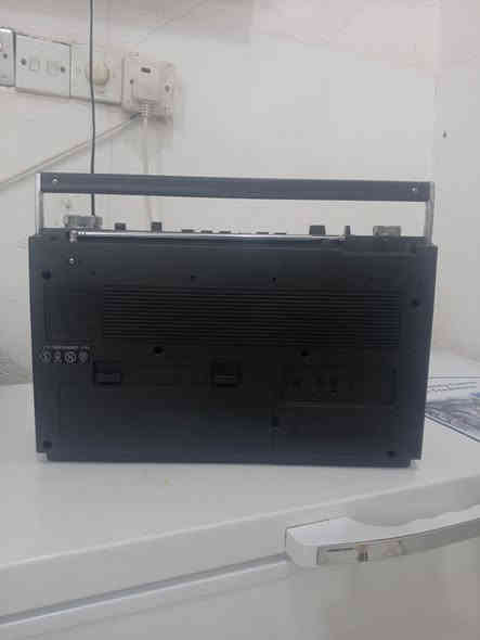 السلام عليكم اخوان عندي هذا الجهاز سوني  نوع ياباني اصلي مختوم ختم جديد شرط النظافه راديو اف ام موجوده نظافة ٩٥ بالميه اخوان يشتغل كهرباء بلاد ٢٢٠ و٦ باتري كبير جهاز قديم موديل ١٩٧٥ وسعره ع الخاص للاستفسار الاتصال على الرقم التالي ***********
