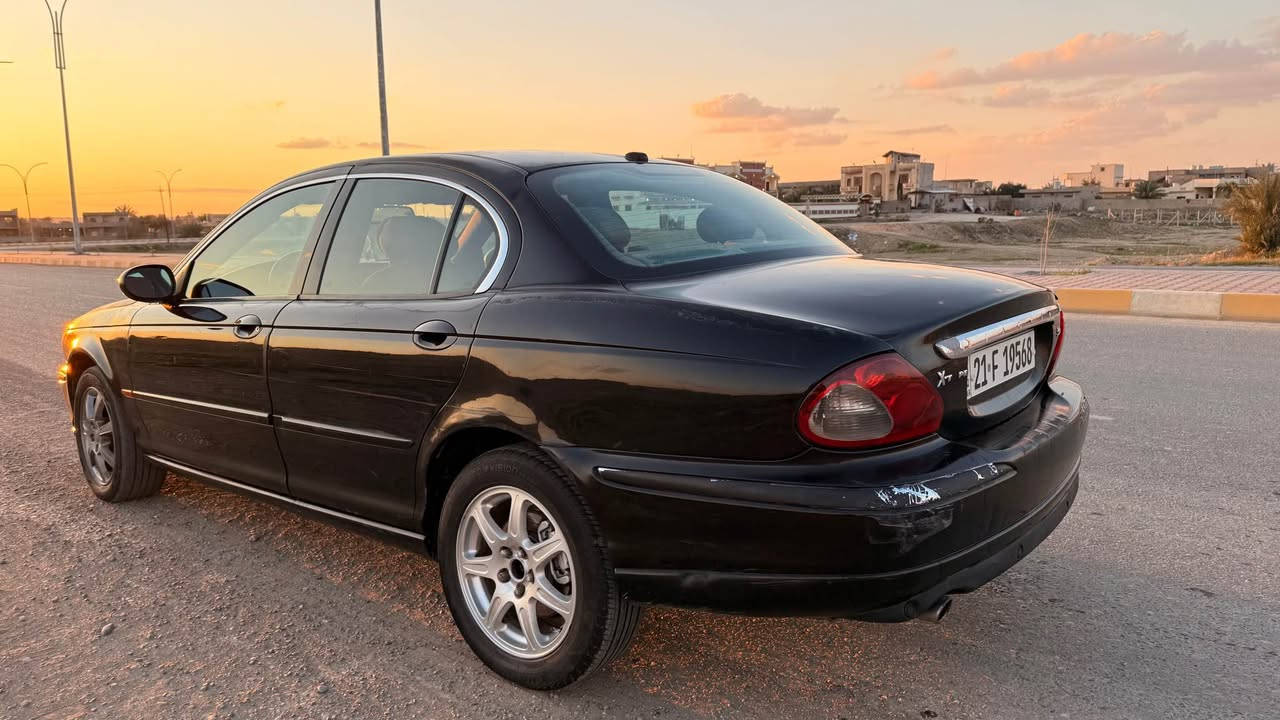 جاكوار  2004 sport X-type بلد المنشأ: بريطانيا محرك 3000.  6 سلندر 
سياره كير أوتوماتيك وعادي لون : اسود غرفة جديده كشنات كهرباء جلد السياره فتحه بالسقف  سياره فخمه ومواصفاتها ممتازه  
تبريد وتدفئه ويل كروم اطارات جيده جدا
رقم دولي لل٣٠ سياره ب اسمي 
السعر المطلوب 60 ورقه للاستفسار 
ترهم مراوس. او مقدمه وبلشهر 
الاتصال على الرقم *********** تكريت, صلاح الدين
