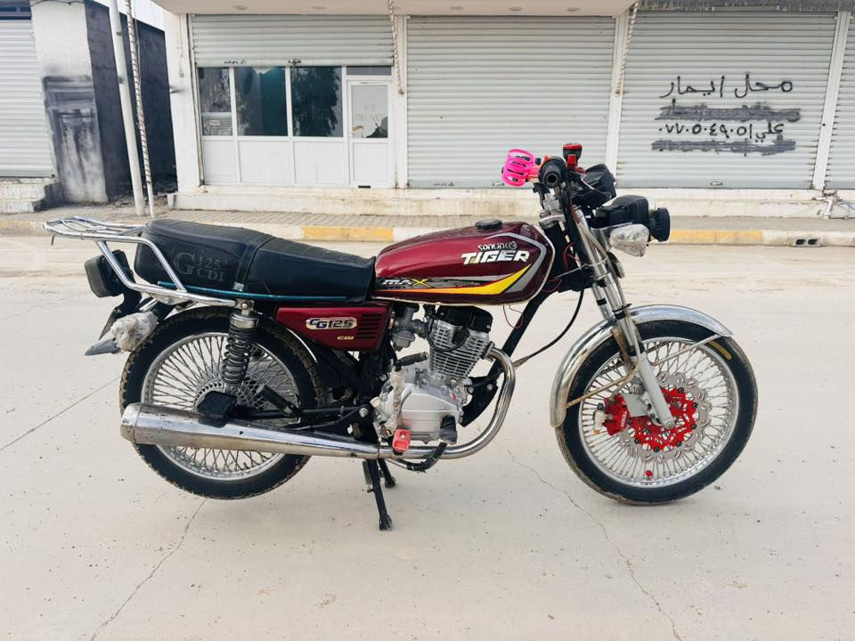 السلام عليكم دراجه للبيع سولينك باب اول محرك ضغم غطاس موديل 2024منفيس موجود كهرابئيات شغاله الدراجه كلها شرط خير من الله هندر واحد مناقصها برغي شغل وامشي السعر 525وبيها مجال بسيط شراي تعال مو شراي اعبر المنشور اتصال ***********
