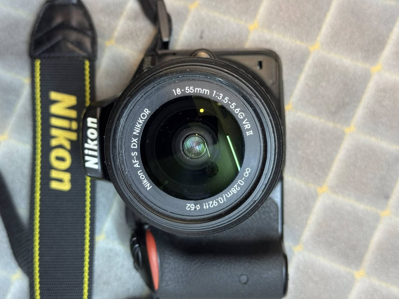 السعر 450 وبي مجال

📸 للبيع: Nikon D5500

 الموقع بغداد حي الجهاد 

 الشتر: 21 ألف لقطة 

الشاشة: لمس متحركة 360 درجة 

الزوم: الأصلية (18-55mm) مزودة بـ VR مانع اهتزاز.

 المميزات: دقة 24.2 ميكابكسل + نقل صور للموبايل (/Wi-Fi).

 الملحقات:

حقيبة Nikon الأصلية.

شاحنة + بطارية أصلية.

رام ذاكرة تخزين.

مكاني بغداد حي الجهاد


**إذا كنت صاحب هذا الإعلان وتريد حذفه لأي سبب، رجاءا أرسل رسالة إلى الدعم الفني**