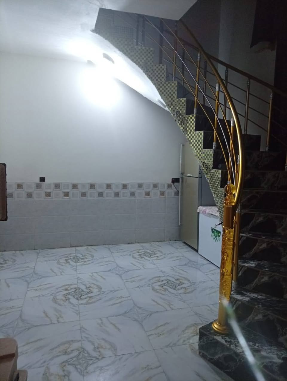 بيت مساحة 100م مربع  ركن عل شارعين طابو زراعي سند 25 يتكون من استقبال وهول وغرفة ومطبخ حار وبارد ومجمع صحيات داخلي وخارجي
موقع حي المصطفى 
للاستفسار اتصل *********** 
مامتواجد فيس
