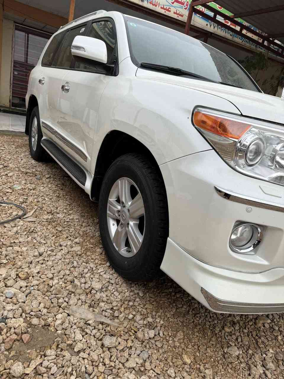 سلام عليكم لاندكروز مديل 2014فطيم سياره جديده ماشيه 130 الف تخم تاير كير مكينه حداديه سياره جديده وضع الشركه  مكينه V6مكان بابل الشوملي الستفسار ***********
