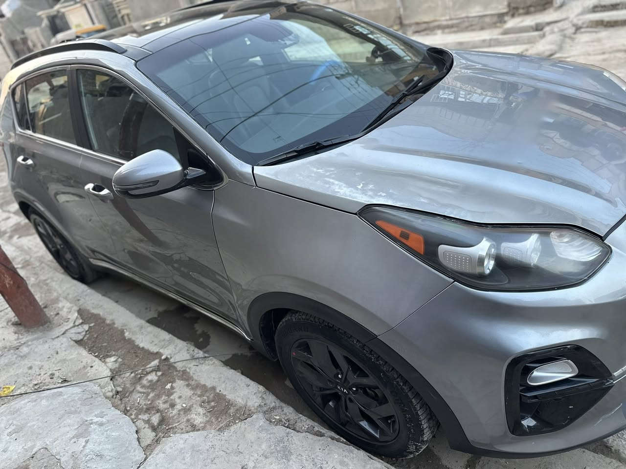 السلام عليكم 
سبورتج موديل 2020 رقم اربيل بأسمي 
مواصفات 
رادار 
كروز سرعه 
شاشه كبيره
 تحكم ستيرن 
كامره دواره 
وبقية تفاصيل والمواصفات السيارة فئة (S)
حادث السياره موضح بالصور بدون أيرباك 
السعر ١٧٠ 
ماشية ٨٠ الف كم 
المكان بغداد بغداد الجديدة
  ***********
