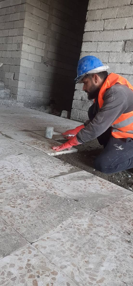 السلام عليكم  اسطه سيراميك متفرغ شغل درجه اولى ***********
