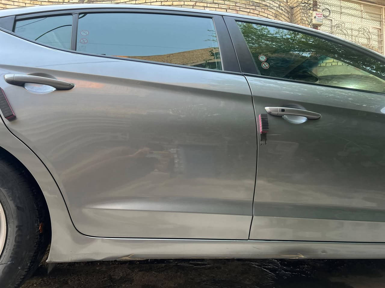 ‏سلام عليكم سياره البيع النترا موديل 2019 وارد امريكي محرك 2000دوش  سياره وتفاصيل داخل صور وسونار موجود كامل السيارة فول مواصفات 1/1 ما عدى الكشنات مو جلد تدفىة بالكشنات بنوراما وسيارة جاهزة وخير من الله لسعر 150$ وبيها مجال بسيط للاستفسار اتصال *********** السيارة استخدام شخصي
