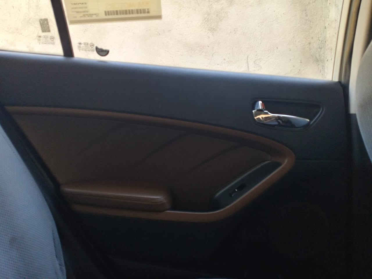 كيا سيراتو 2014 فول مواصفات عدا لفتحه سياره جديده مكفولا بصمه تشغيل بصمه ابواب ترحيب لد امامي لد خلفي  حساسات امامي خلفي سياره حلوه وجديده السعر 130 وبيهه مجال بسيط رقم الهاتف *********** واتساب ***********
